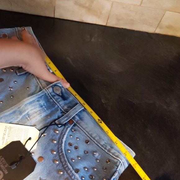 LEVI'S HIGH RISE NON STRETCH SHORTS JEAN WITH RHINESTONES,SIZE 29,NEW - Picture 12 of 15